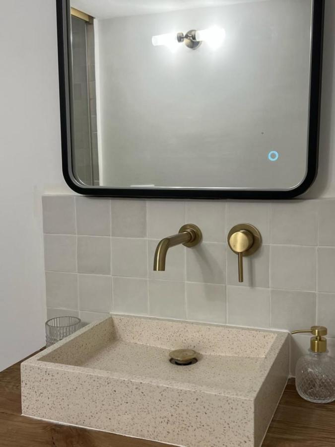 Apartment With Mediterranean Charm In The Heart Of The Provencal Market Antibes Eksteriør bilde